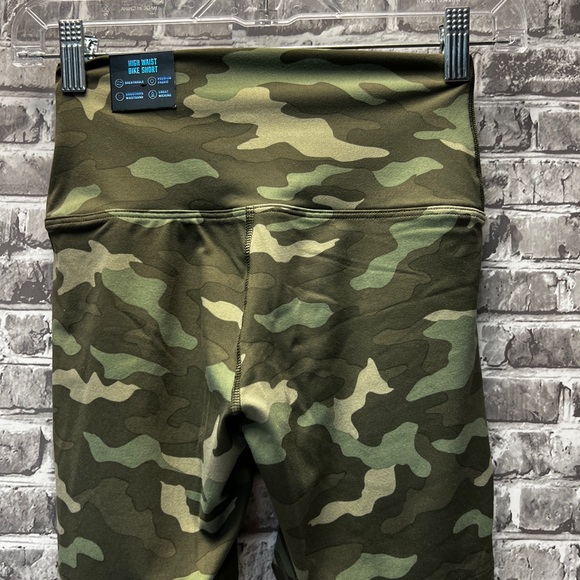 NWT PINK camouflage shorts - Picture 5 of 6